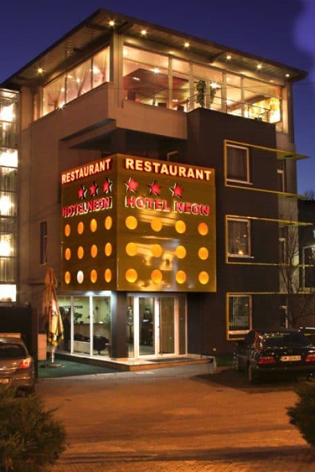 hotel_neon_din_timisoara_large